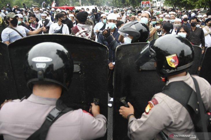 Empat simpatisan Rizieq Shihab, yang diamankan positif COVID-19