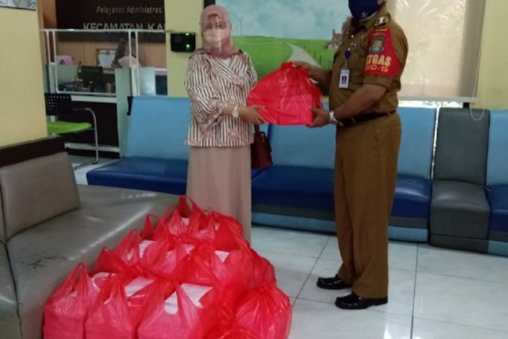 Pemkot Tangerang salurkan paket makanan ke warga jalani isolasi mandiri
