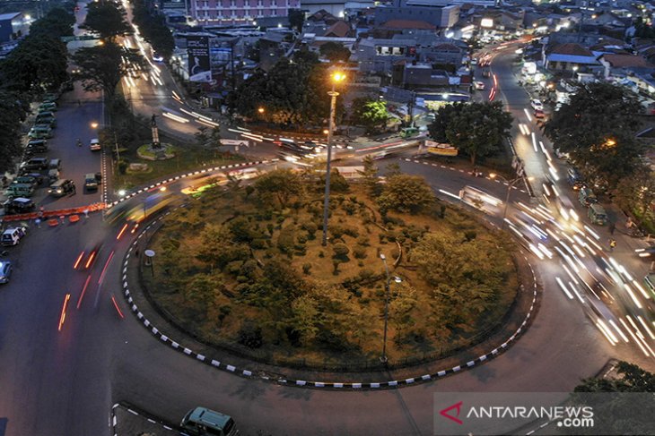 Penutupan akses jalan menuju Kota Bandung 