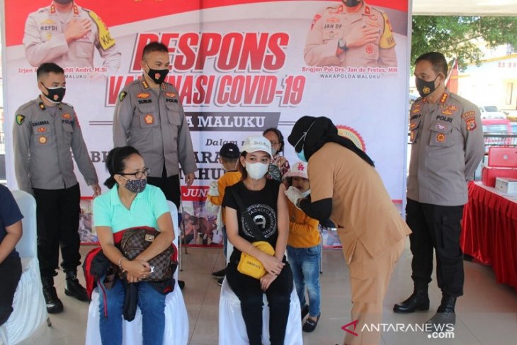 Polda Maluku-Kodam Pattimura laksanakan program serbuan vaksinasi di 61 lokasi