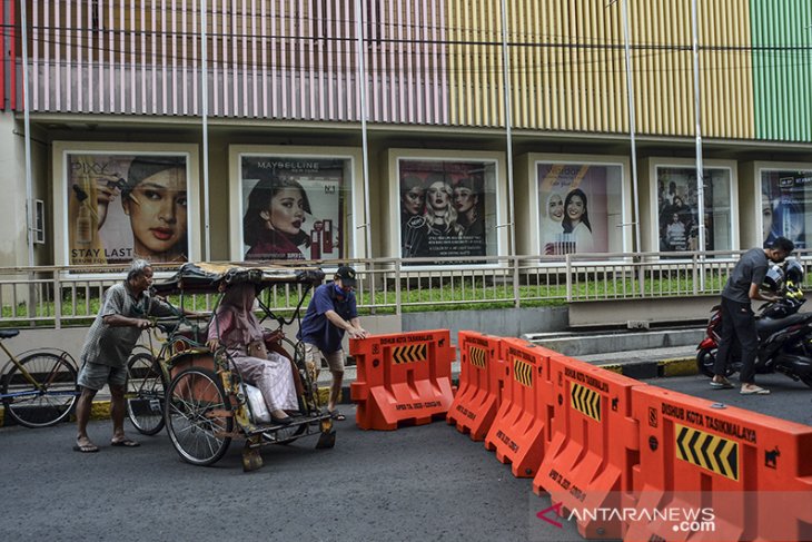 Penutupan jalan di pusat Kota Tasikmalaya 