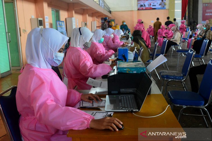 GEBRAKAN VAKSINASI MASAL DI TENGAH PADEMI  COVID-19