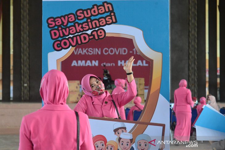 GEBRAKAN VAKSINASI MASAL DI TENGAH PADEMI  COVID-19