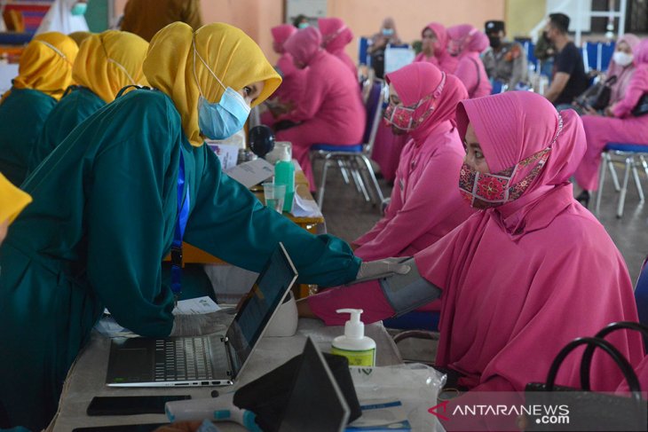 GEBRAKAN VAKSINASI MASAL DI TENGAH PADEMI  COVID-19