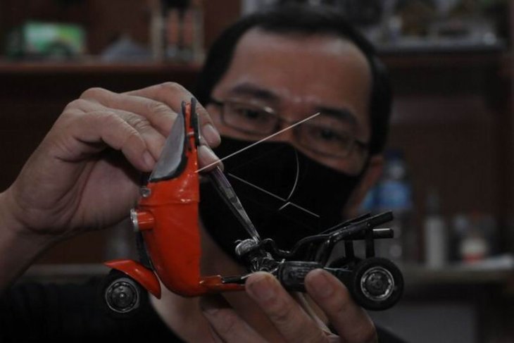 Kerajinan miniatur bajaj