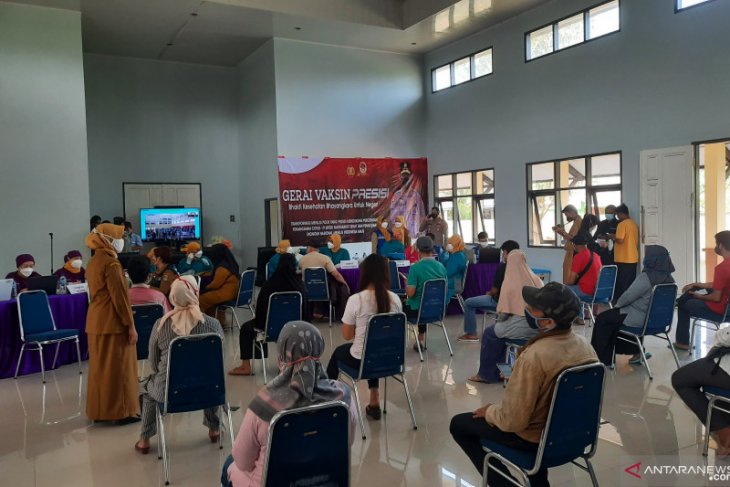 Sebanyak 35.000 warga Kabupaten Tangerang ikut vaksinasi massal serentak