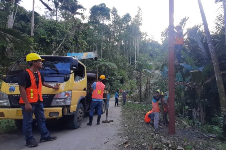 PLN aliri listrik 10 desa terpencil di Kepulauan Nias