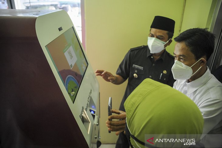 Anjungan Dukcapil mandiri di kantor desa 