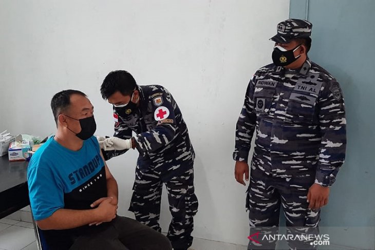 Lanal Saumlaki gelar Serbuan Vaksinasi untuk warga pesisir Maluku begini penjelasannya