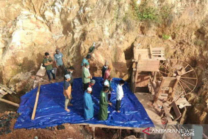 Tim SAR gabungan hentikan pencarian dua penambang yang tertimbun sedalam 28 meter