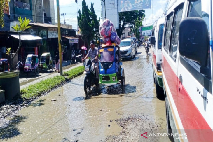 Rusak tahunan, BBPJN diminta perbaiki jalan rusak di Panyabungan