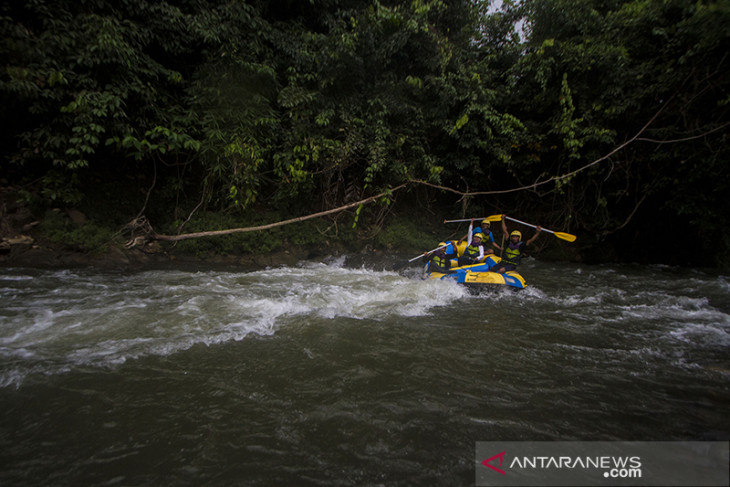 Wisata Petualangan Arum Jeram Di Kalsel