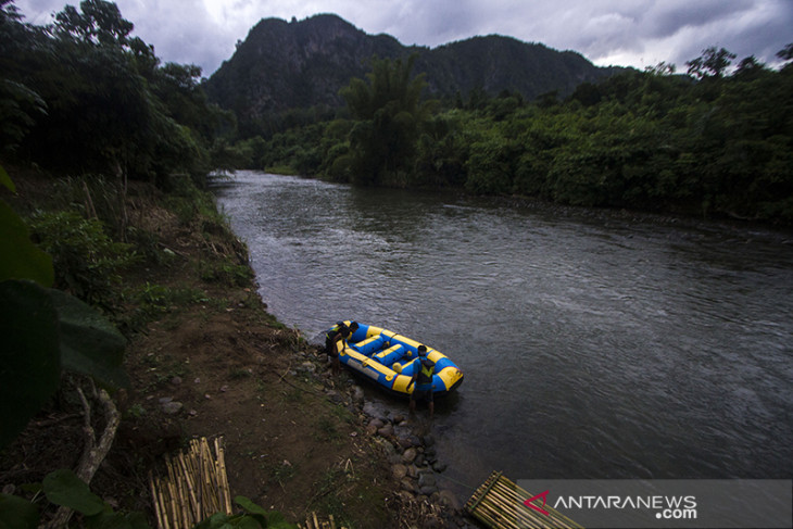 Wisata Petualangan Arum Jeram Di Kalsel