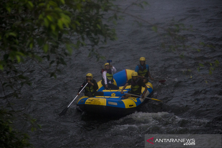 Wisata Petualangan Arum Jeram Di Kalsel