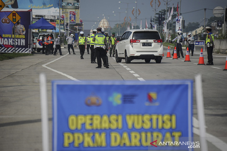 Penyekatan kendaraan di gerbang keluar tol Soreang 