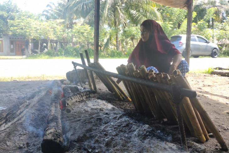Tradisi masak leumang lebaran di Abdya masih terjaga