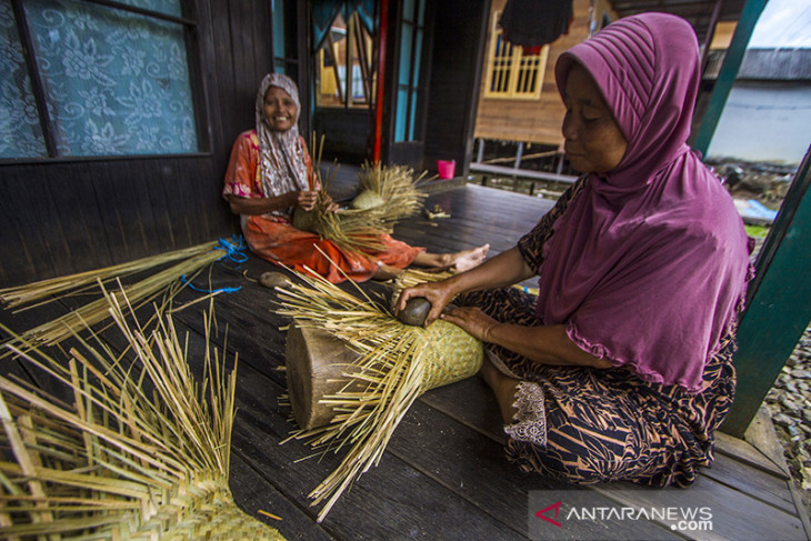 Produksi Kerajinan Purun Menurun Akibat Alih Fungsi Lahan