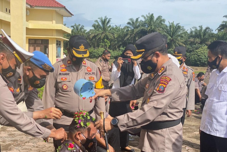 Kapolres Palas Pimpin Upacara Korps Kenaikan Pangkat 17 Personel