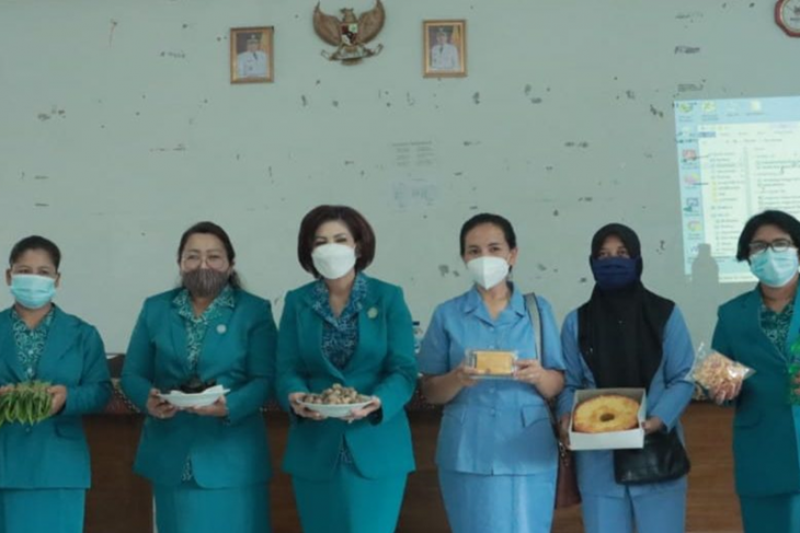 Ketua TP PKK Dairi hadiri pengukuhan dan pelantikan Ketua TP PKK desa di Tanah Pinem