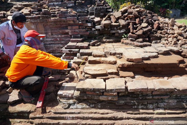 Pemugaran Candi Gayatri