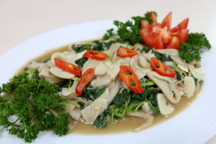 Resep menu sehat cah jamur bayam