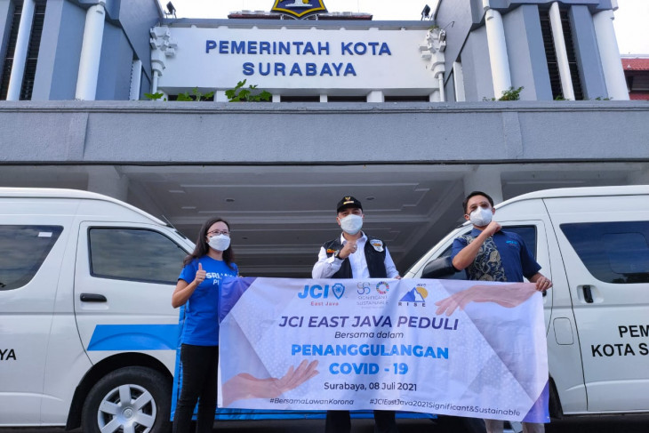 Peduli tanggulangi COVID-19, JCI pinjamkan lima unit ambulans ke Pemkot Surabaya