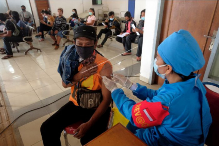 Vaksinasi bagi penumpang di Terminal Mengwi