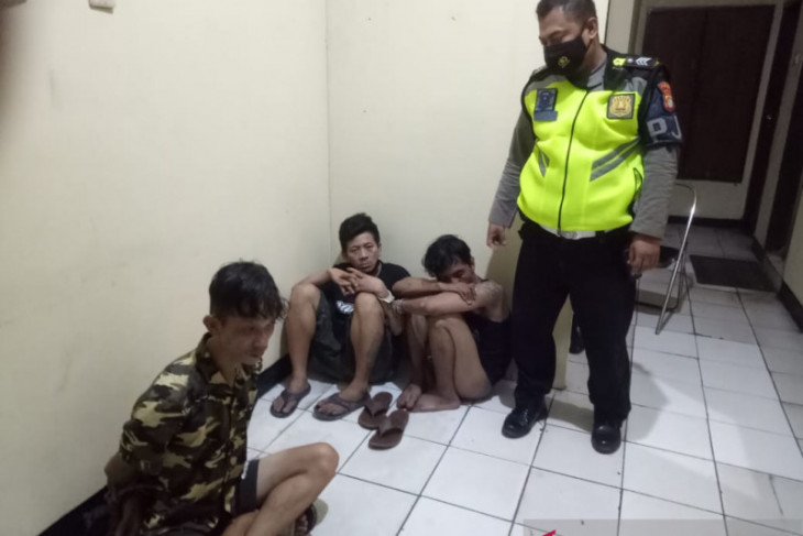 Polda Metro Jaya tangkap tiga pembegal truk di GT Lenteng Agung
