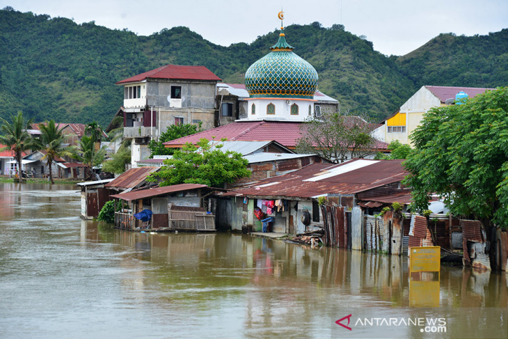 PERINGATAN POTENSI CURAH HUJAN TINGGI BERDAMPAK BANJIR