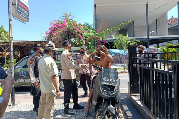 WNA Rusia di Bali dideportasi pasca-karantina COVID-19