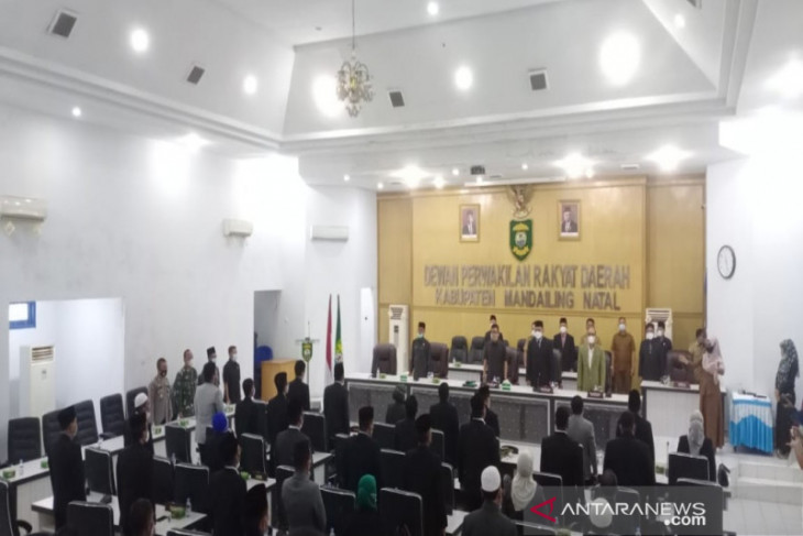 Penyampaian nota pengantar pertanggung jawaban pelaksanaan APBD Madina dijadwal ulang