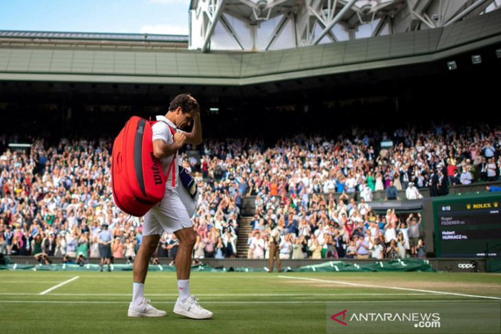 Roger Federer turun peringkat lebih jauh karena cedera tak kunjung sembuh