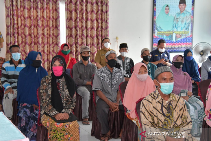 Penerima manfaat semua program pemerintah harus divaksin COVID-19