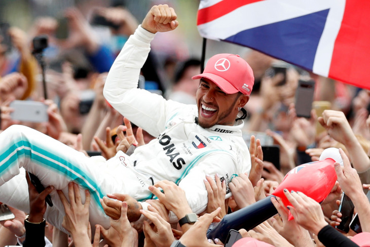 Lewis Hamilton kini merasa tak sendirian hadapi komentar rasis
