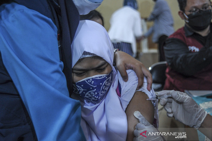 Vaksinasi untuk pelajar di Bandung 