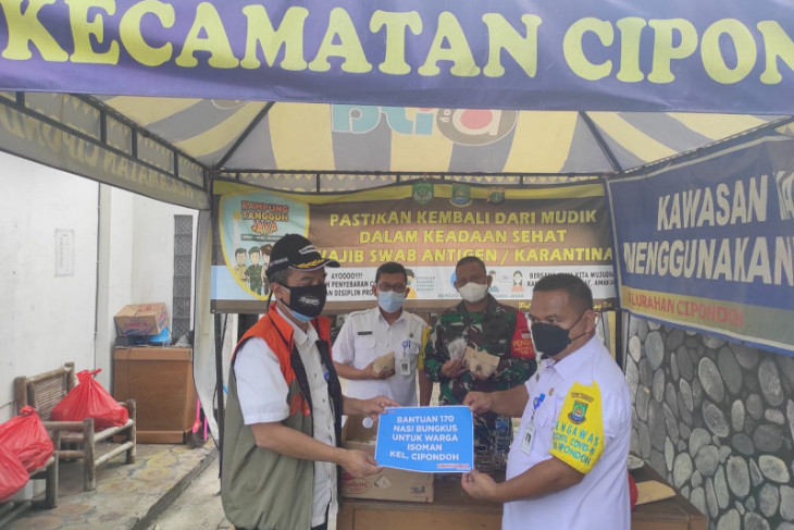 Pegawai Pemkot Tangerang bantu suplai makanan warga jalani isolasi mandiri