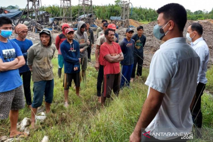 Polres Pangkalpinang amankan 18 penambang timah ilegal di Kolong Koboy