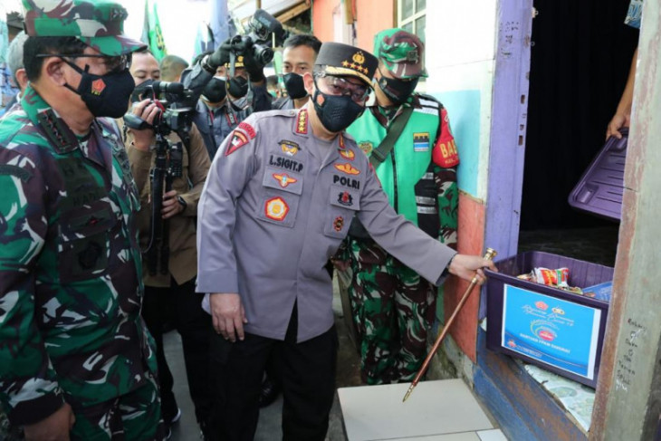 Kapolri instruksikan jajaran percepat bagikan bantuan sosial