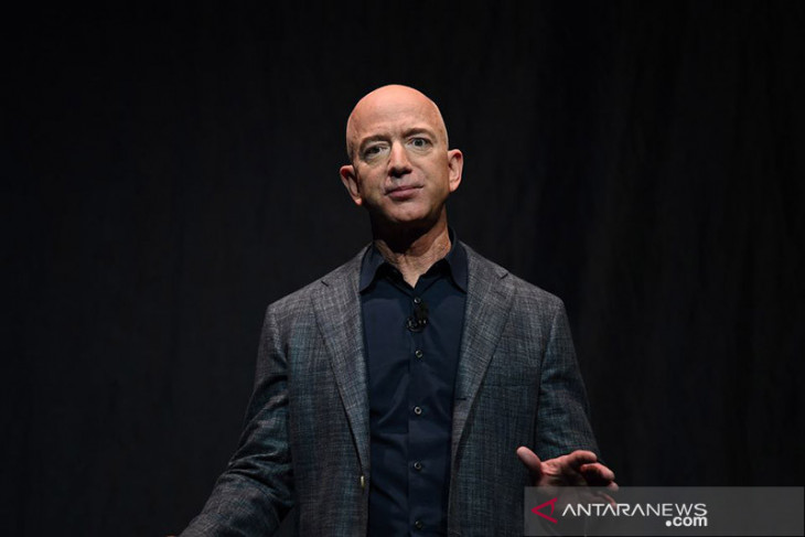 Jeff Bezos tidak cemas jelang terbang ke luar angkasa