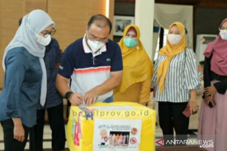 Gubernur Babel serahkan 1000 botol susu peningkat imunitas karya anak negeri