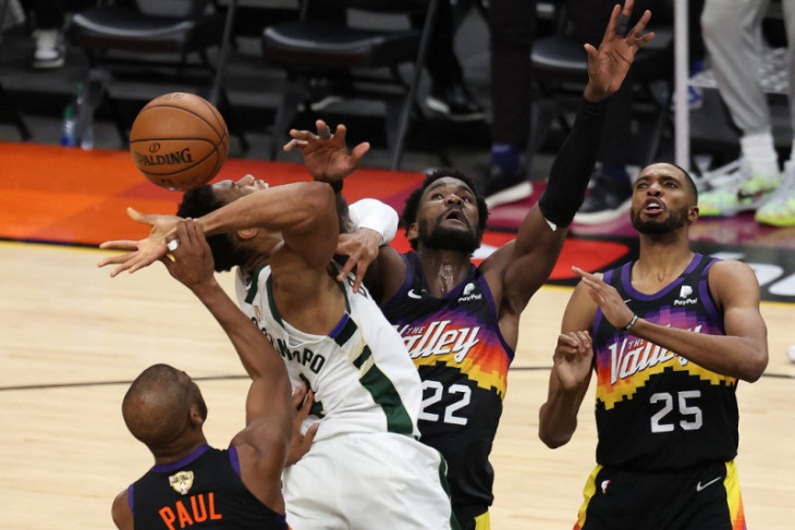Balik memimpin 3-2, Milwaukee Bucks selangkah lagi juara NBA
