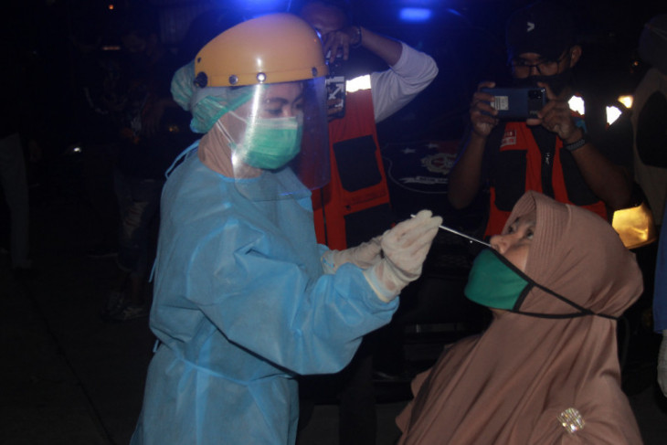 Puluhan pelaku usaha di Ternate jalani tes usap antigen begini penjelasannya