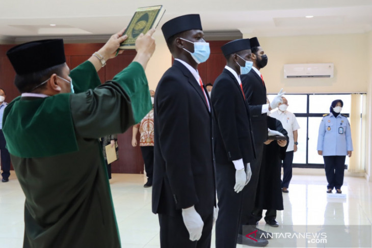 Three basketball players take Indonesian citizenship