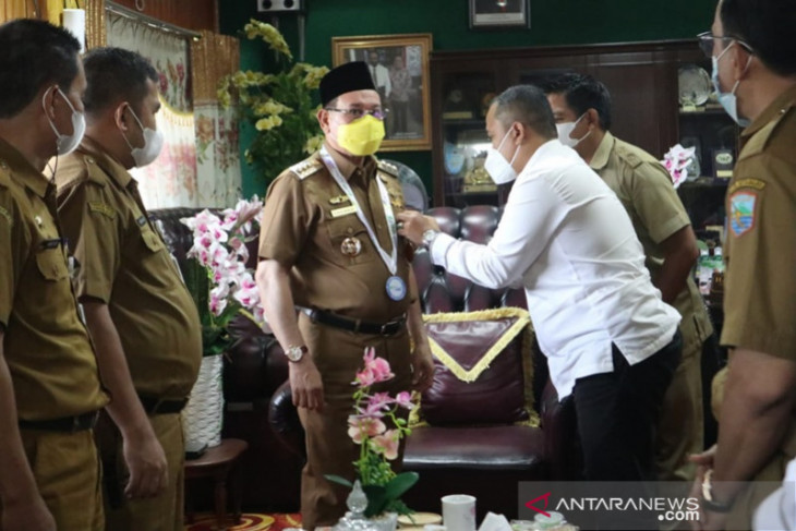 Bupati terima penghargaan dari BPJS Ketenagakerjaan