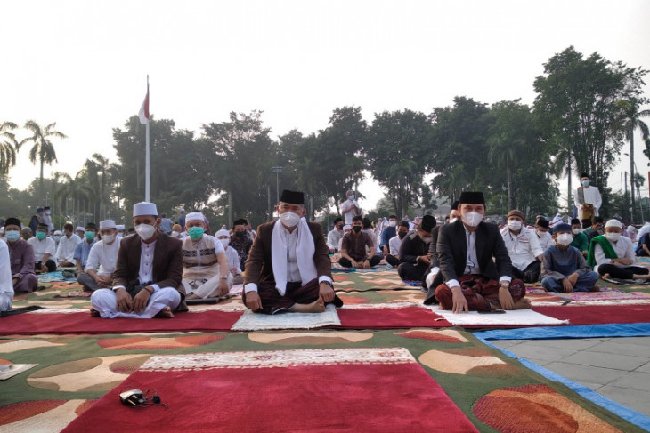 Ketua DPRD Provinsi Jambi shalat Idul Adha di lapangan kantor walikota