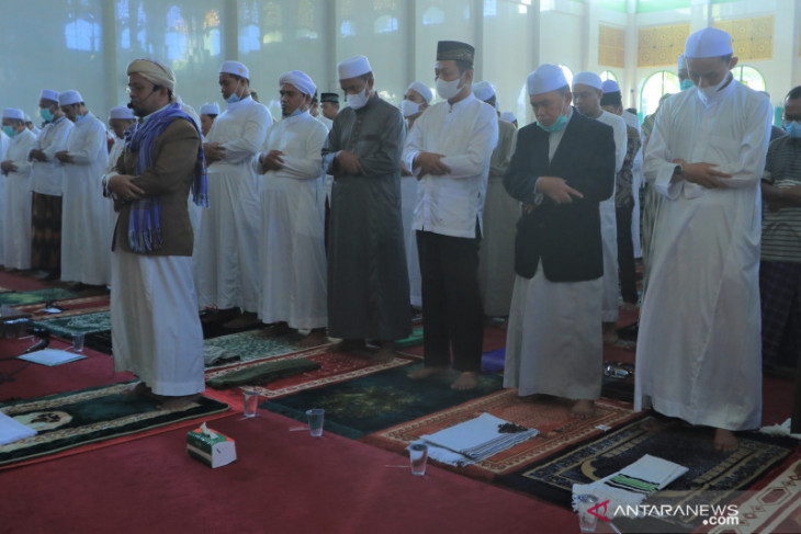 Wawali dan sekda shalat Ied di Masjid Agung Al Munawarrah