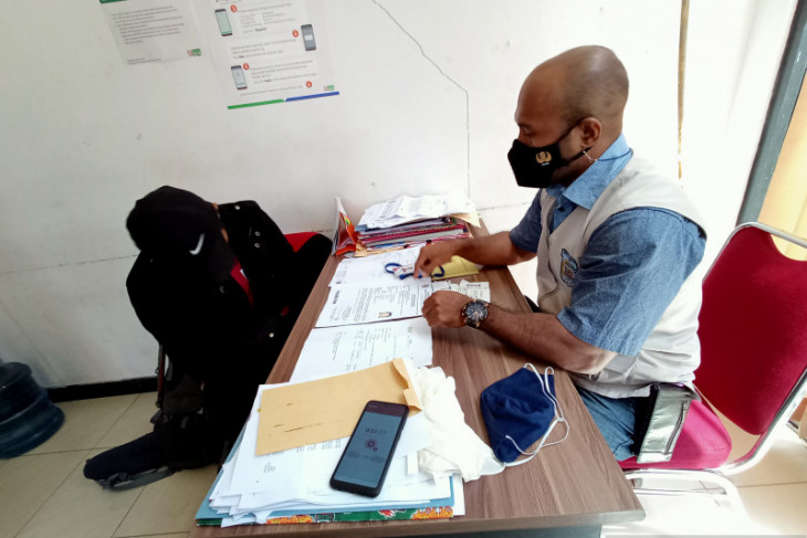 Seperti Ternate petugas temukan penggunaan dokumen tes usap COVID-19 palsu di Bandara Sorong