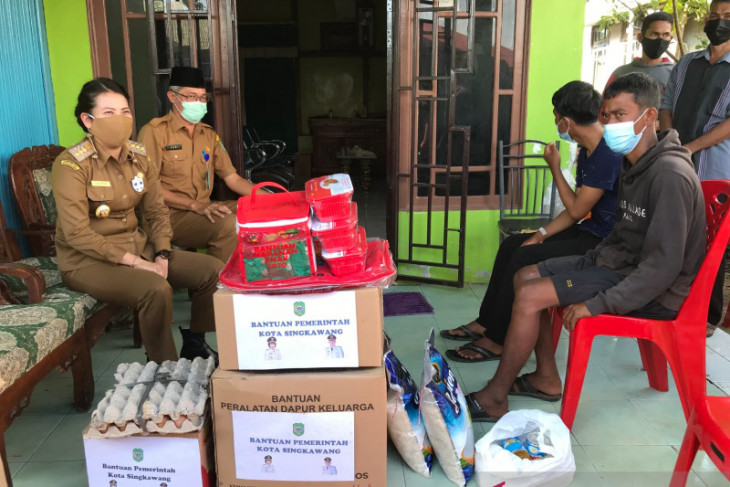 Wali Kota Singkawang bantu tiga nelayan yang sempat hilang