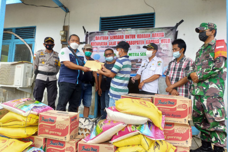 Perusahaan sawit PT PMS bantu korban banjir di Kapuas Hulu