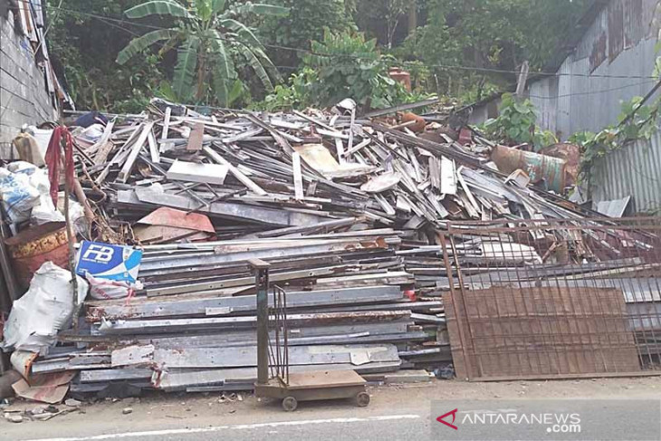 Dari rongsokan, pria di Simeulue ini raup jutaan rupiah per bulan